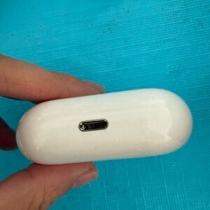 AirPod pro 1st MagSafe charging case